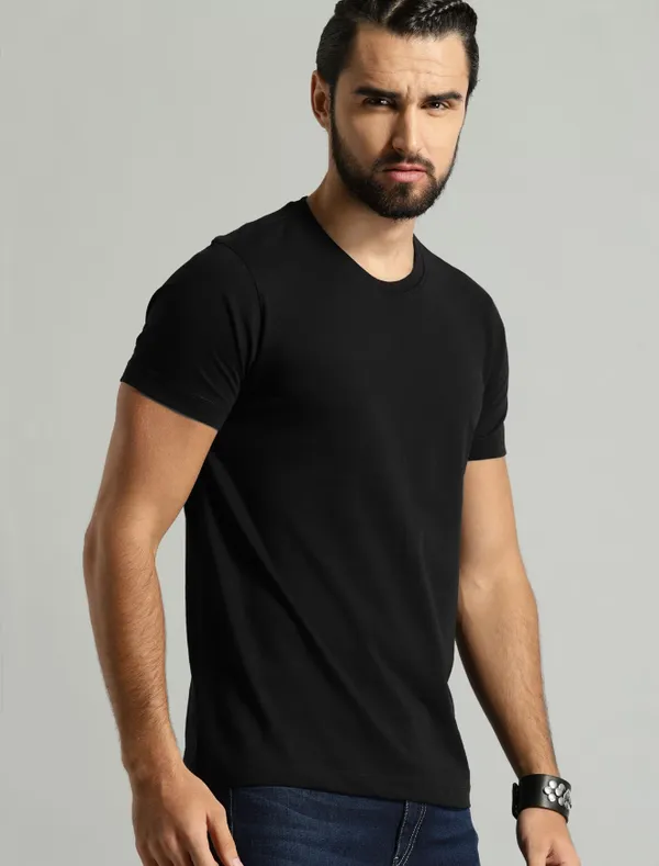 Black_Round_Neck_Cotton_Blend_Stylish_Fashionable_Tshirt_For_Men